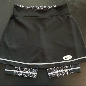 Nike Women's Large Black Skort: tennis skirt w biker shorts attached underneath